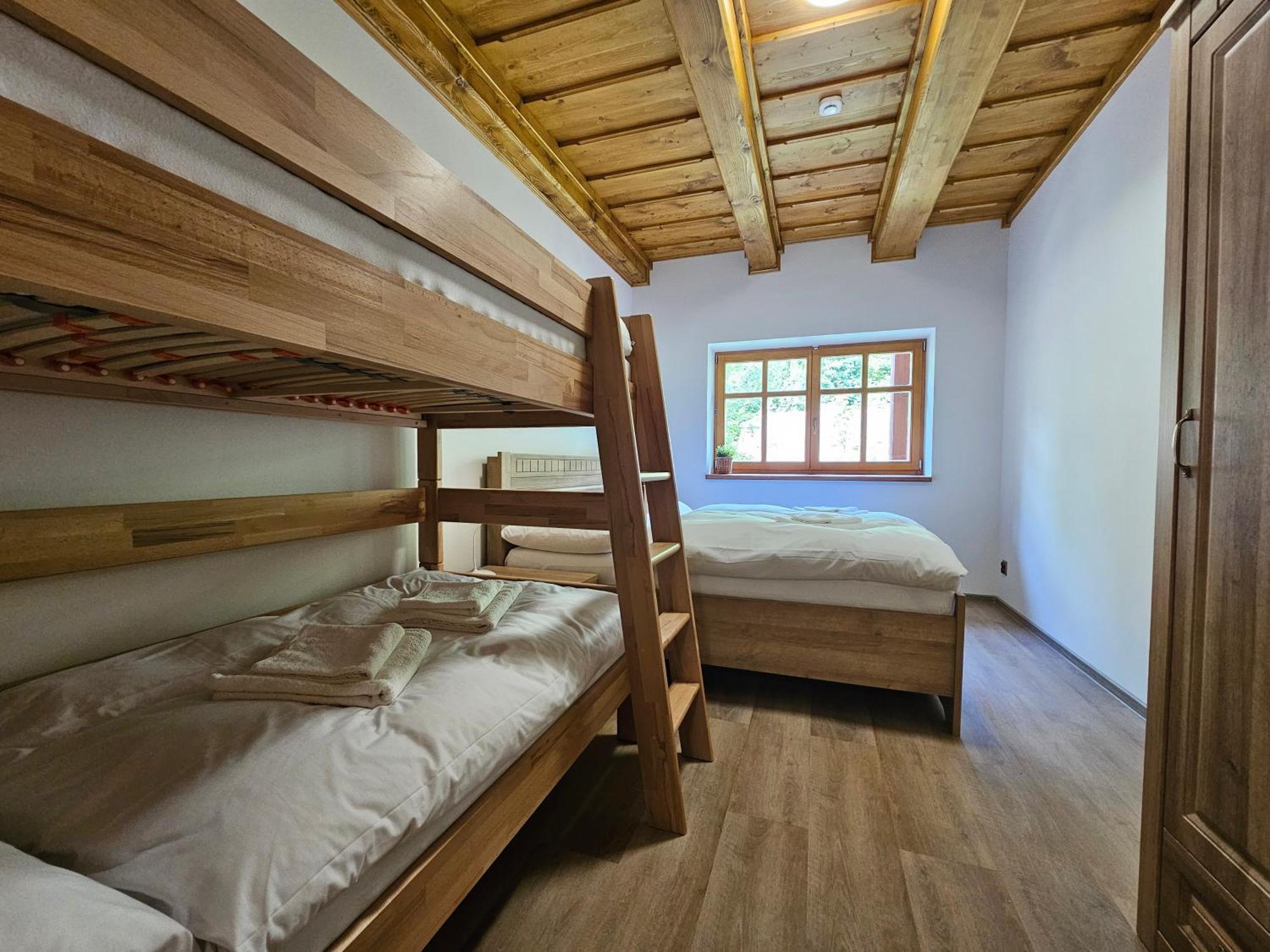 Apartmany Jezerne Velké Karlovice Eksteriør billede